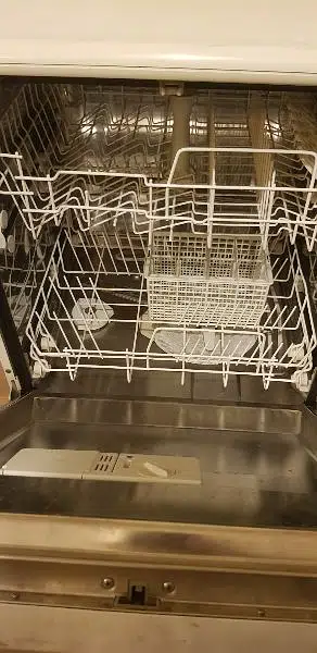 Dish washer