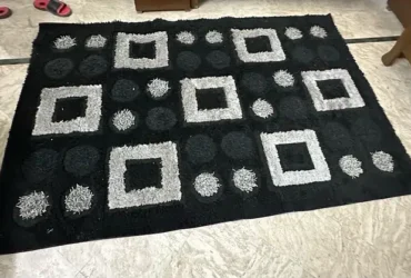 Carpet /Rug in black color