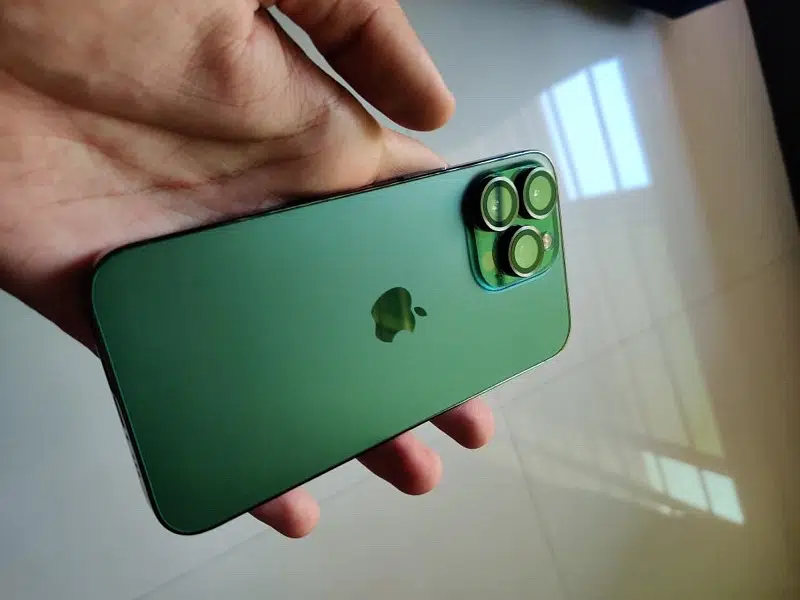 Iphone 13 pro in Green, 128gb. contact on whatsapp